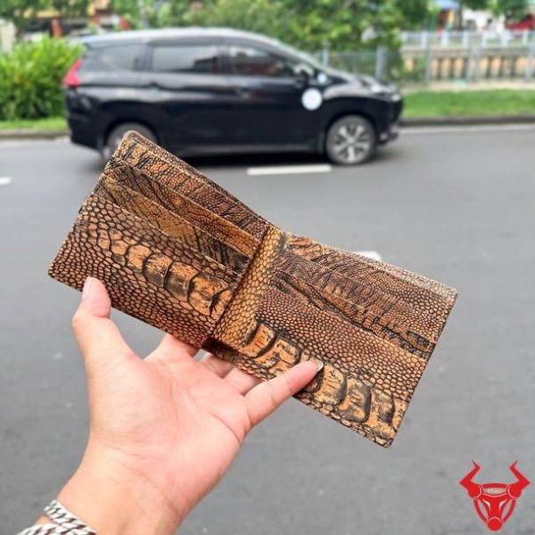 Ví Nam Ngắn Da Chân Đà Điểu VCD4 Màu Nâu Bò Thời Trang Cao Cấp Ví da wax chân đà điểu VCD4 màu nâu bò với chất liệu da thật và phong cách lịch lãm.