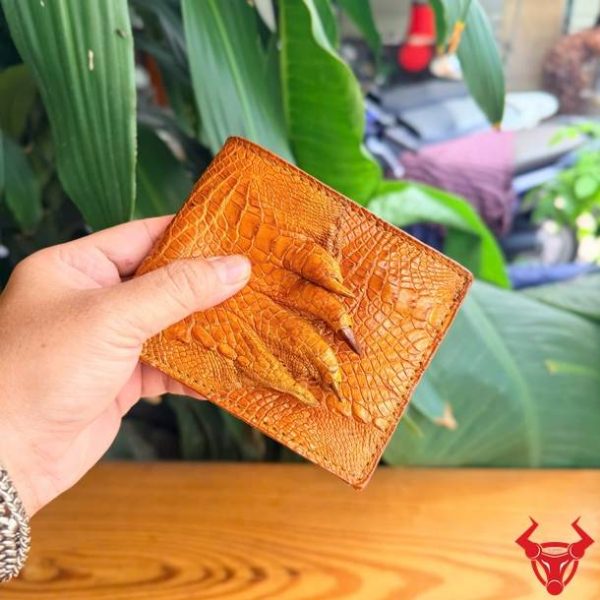 Ví Nam Da Cá Sấu Móng Tay VBA6 màu nâu bò thời trang và khác biệt.