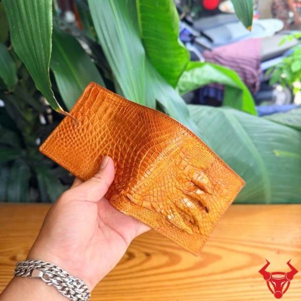 Ví Nam Móng Tay Da Cá Sấu VBA6 Màu Nâu Bò thiết kế phong cách và cao cấp.