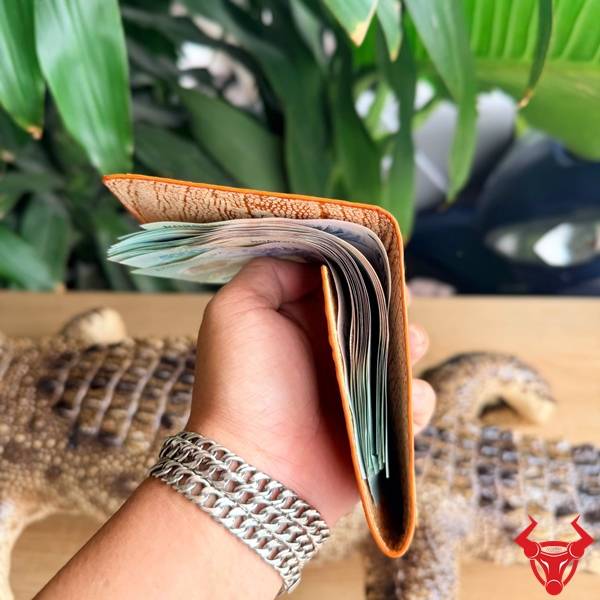 Ví Sen VUD4 Da Đà Điểu Gai Chân 2 Mặt Da Độc Đáo Ví Sen da wax đà điểu gai chân 2 mặt da VUD4 màu vàng bò thể hiện phong cách đẳng cấp.