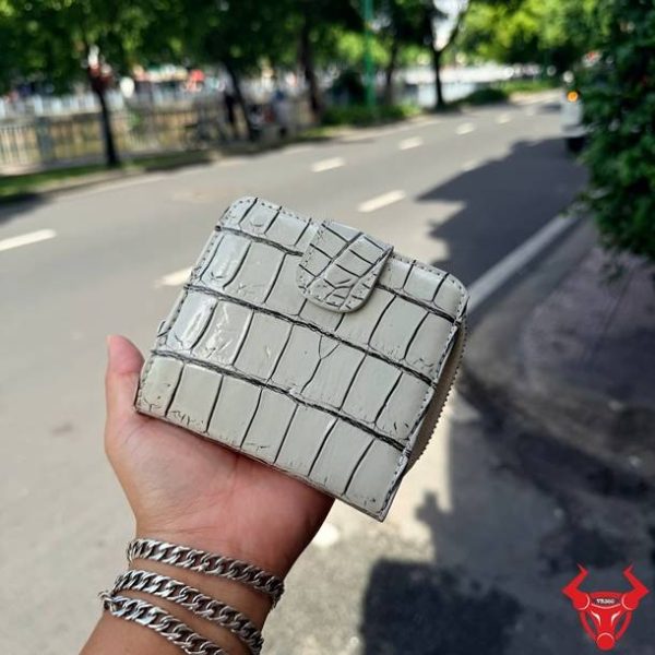 Ví Nữ Da Bụng Cá Sấu Vân Vuông VRBA8 Phong Cách Đa Dụng Ví nữ VRBA8 da bụng cá sấu Thái Lan vân vuông trắng đen sang trọng