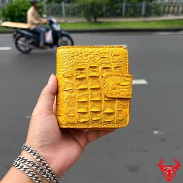 Ví Nữ Dáng Ngắn VRBA4 Da Cá Sấu Vàng Độc Đáo Ví nữ dáng ngắn da cá sấu màu vàng VRBA4 phong cách sang trọng