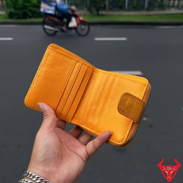 Ví Nữ Da Cá Sấu Da Bụng Màu Vàng VRBA8 Cao Cấp Ví nữ VRBA8 da bụng cá sấu màu vàng điểm nhấn thời trang cao cấp