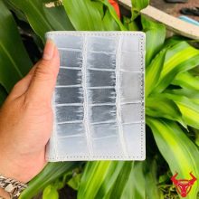 Ví da cá sấu form đứng VJA8 màu trắng đen patina thủ công.