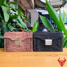 Túi clutch da cá sấu Nubuck khóa số cổ điển.