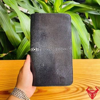 Ví Cầm Tay Lớn 2 Khuôn Thụt Da Cá Đuối
