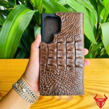 Bao điện thoại Samsung S24 Ultra da cá sấu gai lưng màu nâu đất.