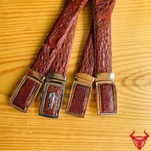 Thắt lưng nam da cá sấu nối màu nâu đỏ sang trọng.