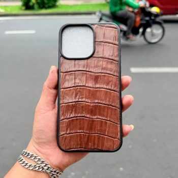 Ốp Lưng Da Cá Sấu Vân Bụng Iphone 15 Pro Max EXEA8 Màu Nâu Đất