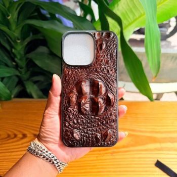 Ốp Lưng Gù Ngược Da Cá Sấu Iphone 14 Pro Max EYA4 Màu Nâu Đất