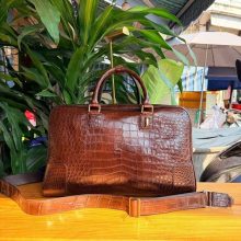 Túi xách trống du lịch da cá sấu TYC02 màu nâu đất đẳng cấp.