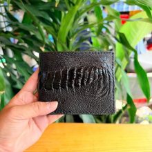 Ví nam da đà điểu vảy chân VCD1 màu đen sang trọng và độc lạ.