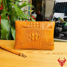 Clutch cầm tay nhiều ngăn da gù cá sấu CBDA4 màu vàng cam cao cấp.