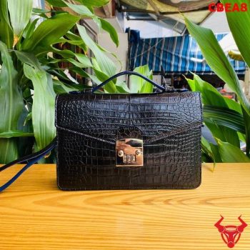 Túi Clutch Cầm Tay Nam Da Bụng Cá Sấu CBEA8 Màu Đen Sang Trọng