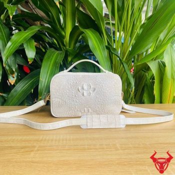 Túi Clutch Golf Xách Tay 2 Ngăn Da Gù Cá Sấu CJA4 Màu Bạch Tạng