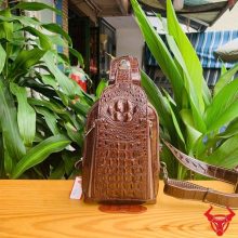 Túi đeo trước ngực da gù cá sấu TTL05 màu nâu đất bền bỉ.