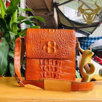 Túi Đeo Chéo Size Lớn Nam Da Cá Sấu Gù TIBA4 Màu Nâu Đỏ