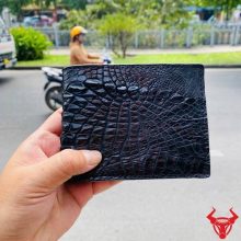 Ví nam da gai tay cá sấu VBA5 màu đen với nhiều ngăn tiện lợi và thiết kế tinh tế.