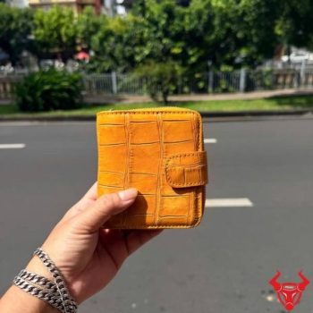 Ví Nữ Da Cá Sấu Bụng Vân Vuông VRBA8 – Sắc Vàng Cam Nổi Bật