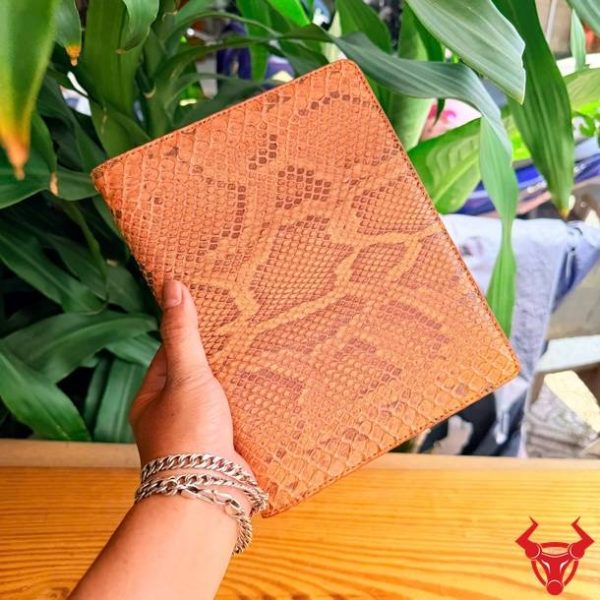 Bìa sổ tay da trăn đẳng cấp sang trọng mang dấu ấn cá nhân