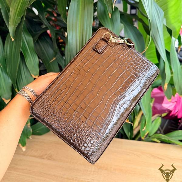 Clutch cầm tay nam CKCA8 da bụng cá sấu màu nâu