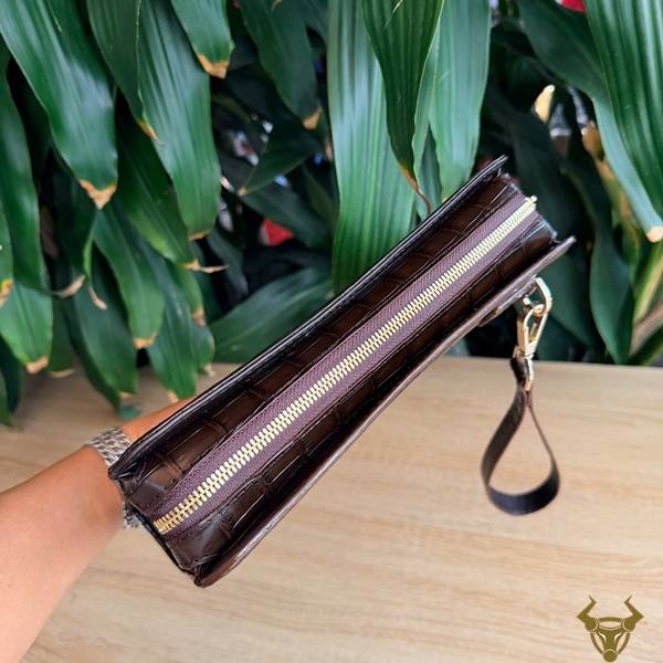 Clutch da bụng cá sấu CKCA8 màu nâu tiện dụng