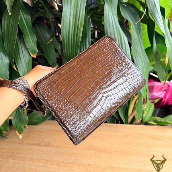 Clutch cầm tay CKCA8 da cá sấu màu nâu cao cấp