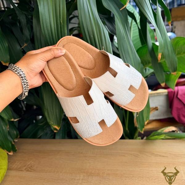 Dép Nam Da Cá Sấu Chữ H Đế Vibram DJA8-A Cao Cấp Dép nam da cá sấu DJA8-A chữ H phong cách cao cấp hiện đại
