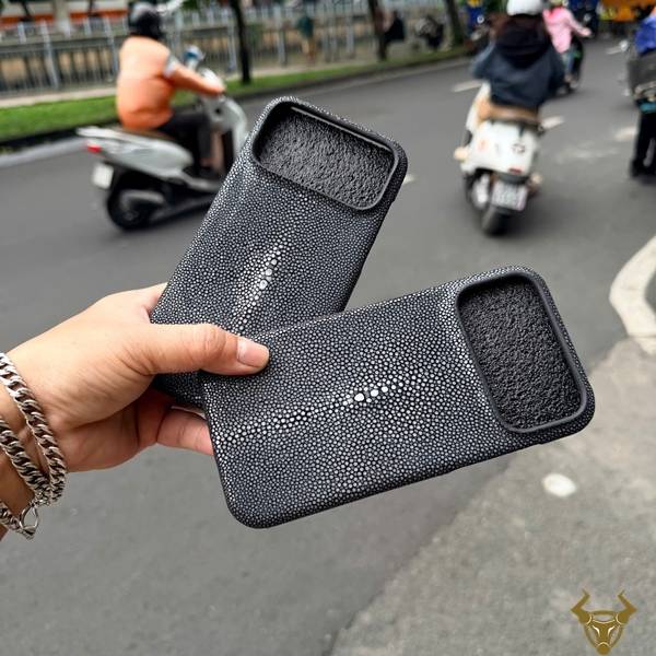 Ốp da cá đuối full viền iPhone 17 Pro Max ELAA17 thời trang