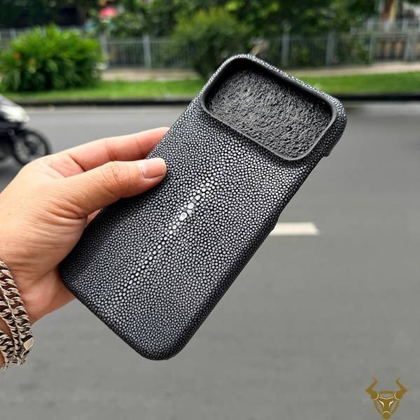 Ốp lưng iPhone 17 Pro Max da cá đuối full viền kiểu 2 phong cách