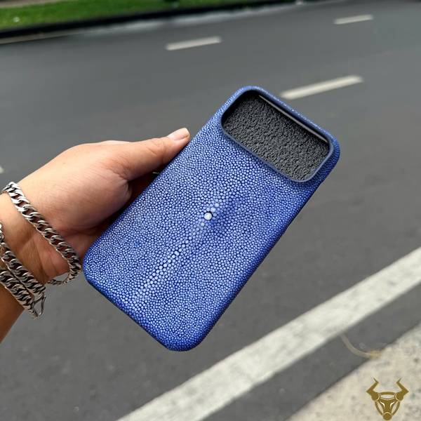 Ốp lưng iPhone 17 Pro Max da cá đuối full viền màu xanh dương phong cách