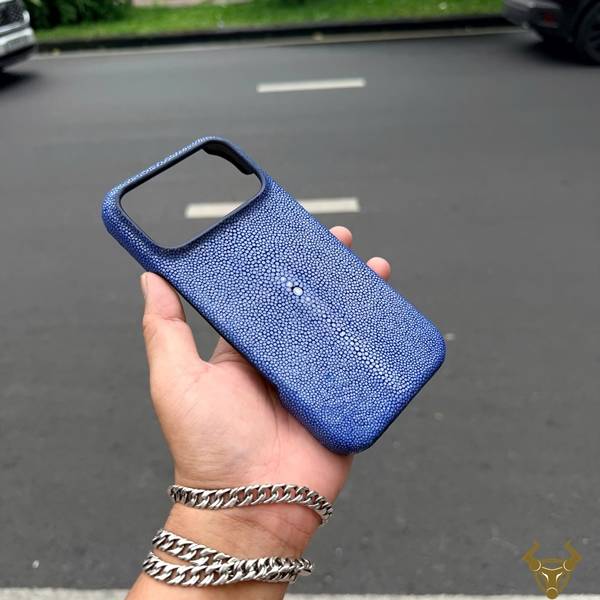 Ốp lưng da cá đuối ELAA17 iPhone 17 Pro Max màu xanh dương sang trọng