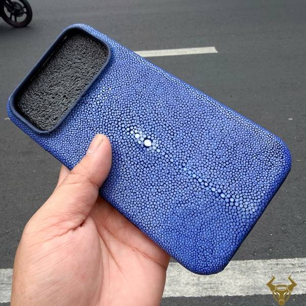 Ốp lưng da cá đuối ELAA17 iPhone 17 Pro Max xanh dương sang trọng