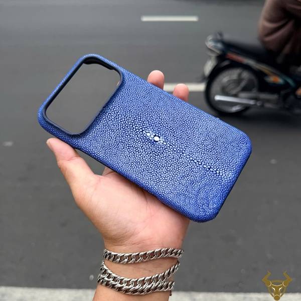 Ốp da cá đuối iPhone 17 Pro Max ELAA17 màu xanh dương sang trọng