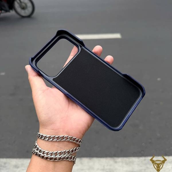 Ốp lưng iPhone 17 Pro Max da cá đuối ELAA17 màu xanh dương lịch lãm