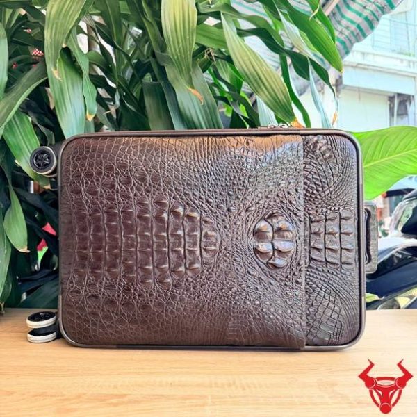 Vali Du Lịch Da Cá Sấu Gù Size 50 Vẻ Đẹp Sang Trọng Vali du lịch da cá sấu gù Size 50 sang trọng cao cấp