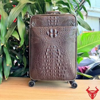Vali Da Cá Sấu Gù Size 50 – Điểm Nhấn Thời Trang Cho Những Chuyến Đi