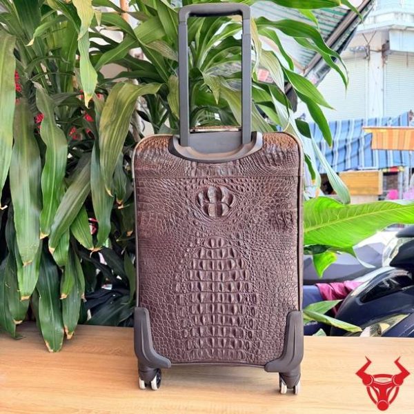 Vali Da Cá Sấu Gù Cao Cấp Size 50 Khẳng Định Vị Thế Vali du lịch da cá sấu gù Size 50 dấu ấn vị thế và phong cách