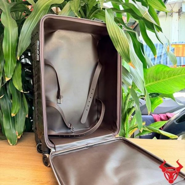 Vali Du Lịch Da Cá Sấu Gù Size 50 Sang Trọng Đẳng Cấp Vali du lịch da cá sấu gù Size 50 sang trọng khác biệt