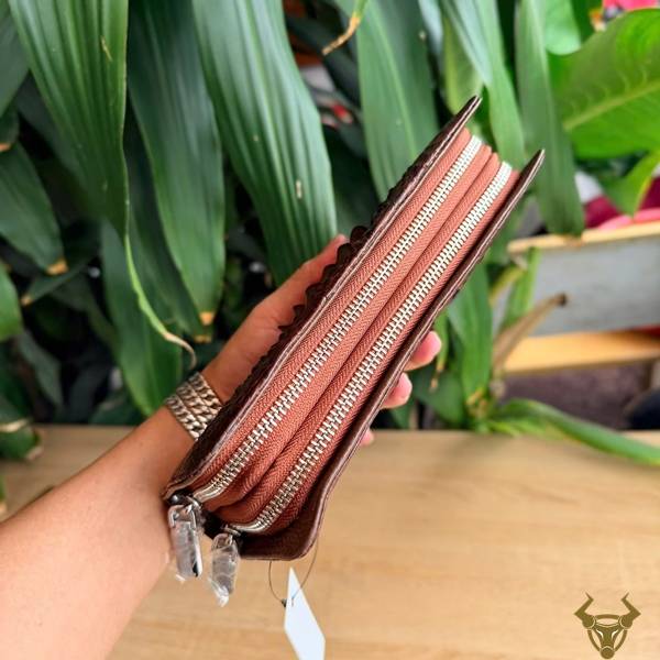 Ví Cầm Tay Cá Sấu Gù Lớn Nâu Đất Phong Cách Lịch Lãm Ví da cá sấu gù lớn BIA4 màu nâu đất phong cách cao cấp