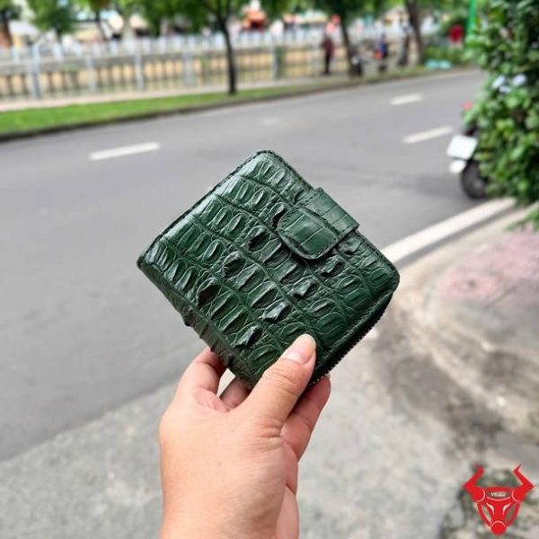 Ví Da Cá Sấu Gai Lưng Nữ Dáng Đứng VRBA1 Xanh Lá Tiện Dụng Ví cầm tay da cá sấu nữ VRBA1 màu xanh lá cá tính
