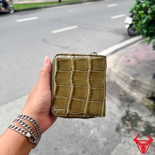 Ví cầm tay nữ VRBA8 da cá sấu màu xanh rêu độc đáo