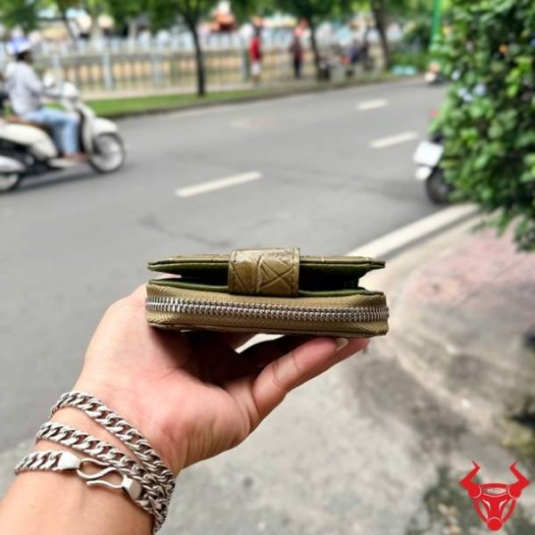Ví nữ cầm tay dáng đứng da cá sấu màu xanh rêu VRBA8 cao cấp